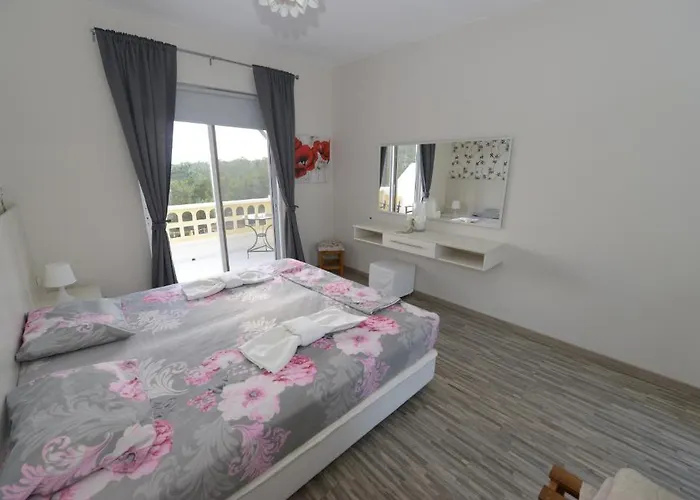 Lefkorama Gasthof 4*